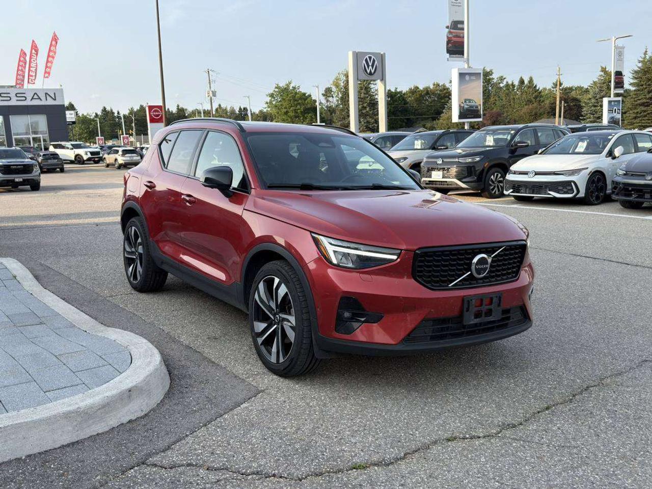 2024 Volvo XC40 B5 AWD Plus Dark Theme Photo1