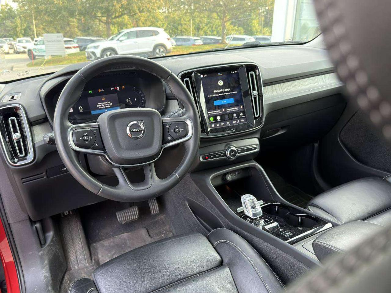 2024 Volvo XC40 B5 AWD Plus Dark Theme Photo