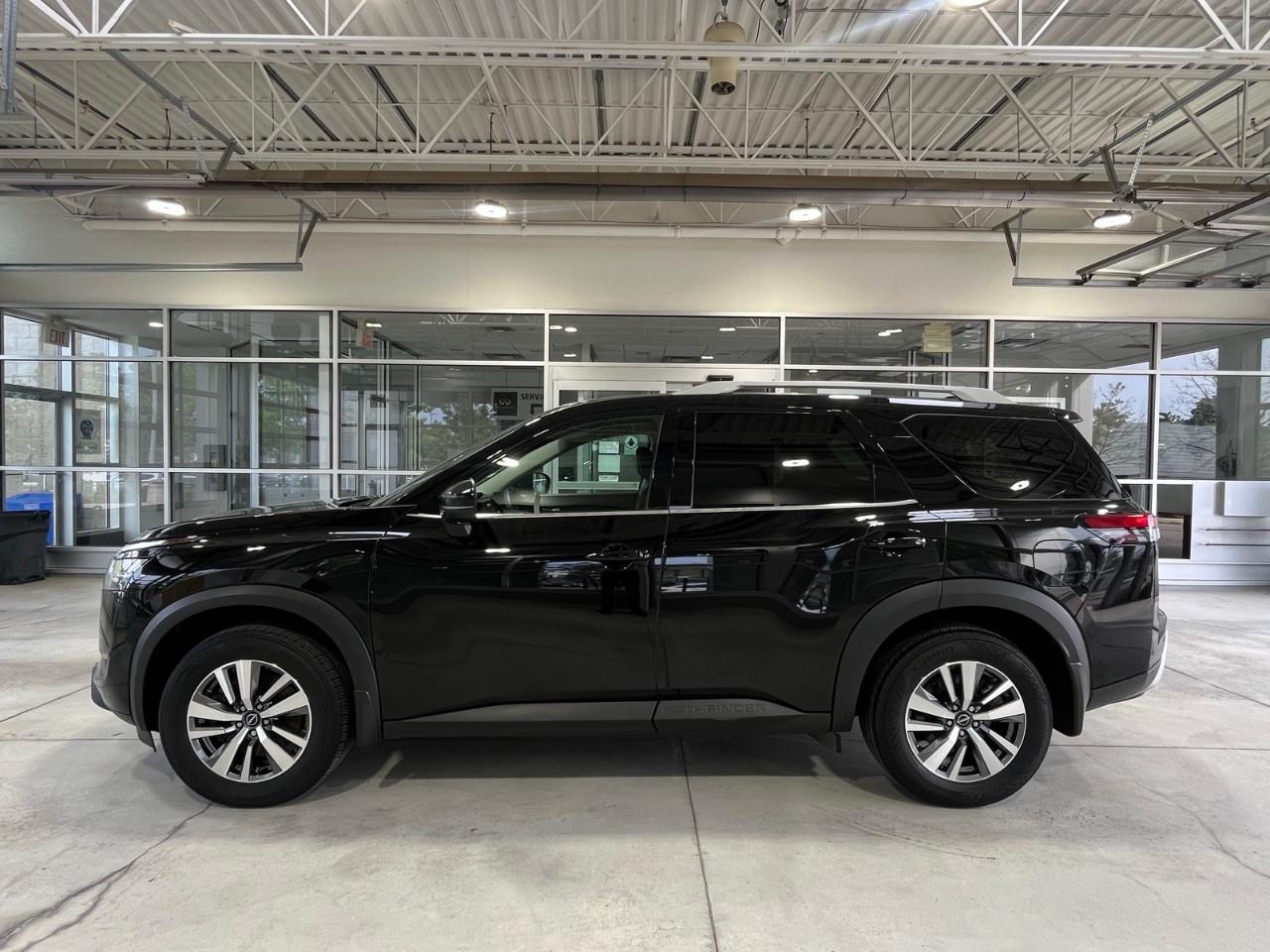 2024 Nissan Pathfinder SL 4WD Photo