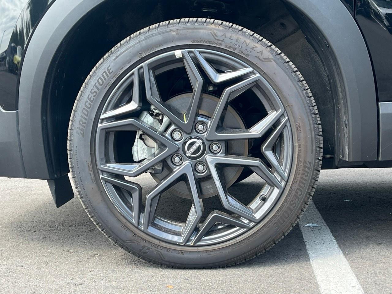 2025 Nissan Kicks SR AWD Photo
