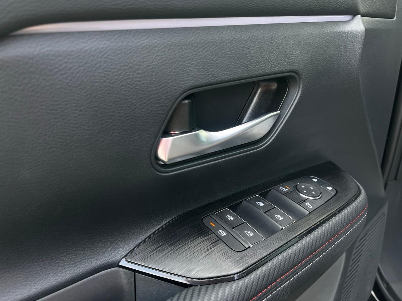 2025 Nissan Kicks SR AWD Photo