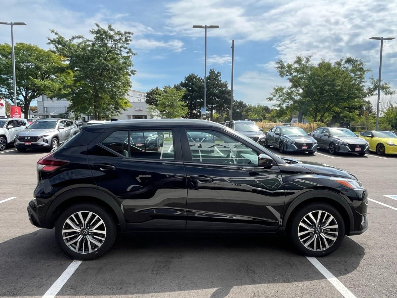 2025 Nissan Kicks Play SV FWD Photo3