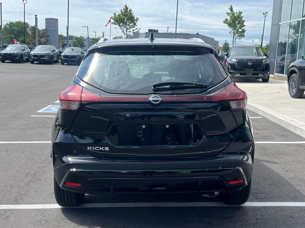 2025 Nissan Kicks Play SV FWD Photo