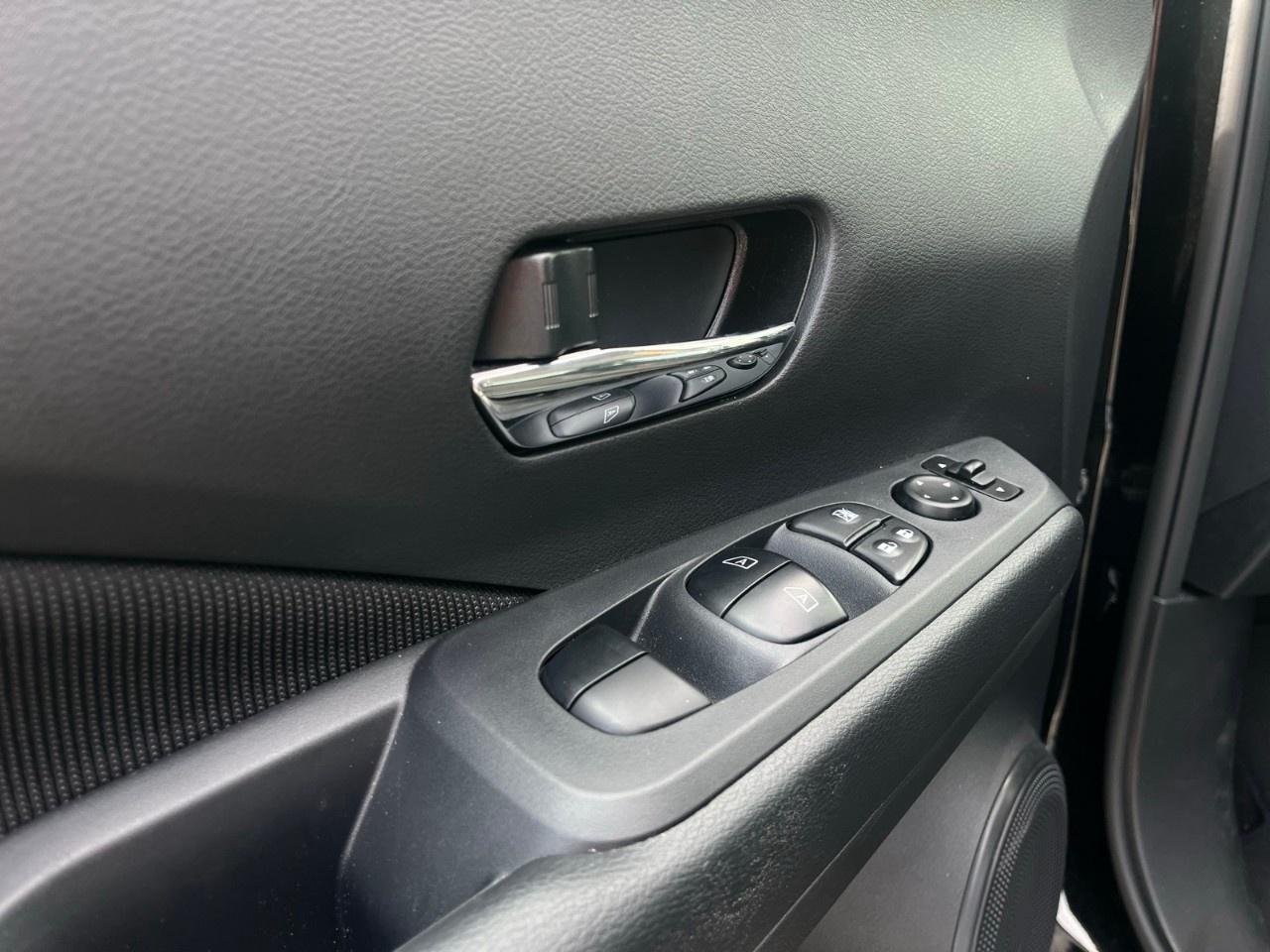 2025 Nissan Kicks Play SV FWD Photo