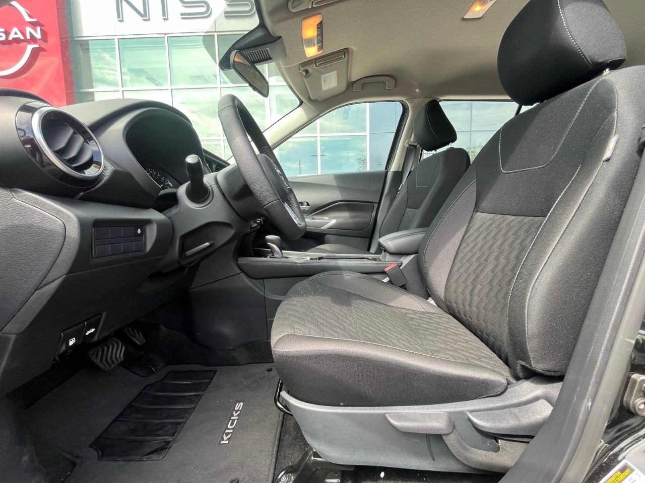 2025 Nissan Kicks Play SV FWD Photo