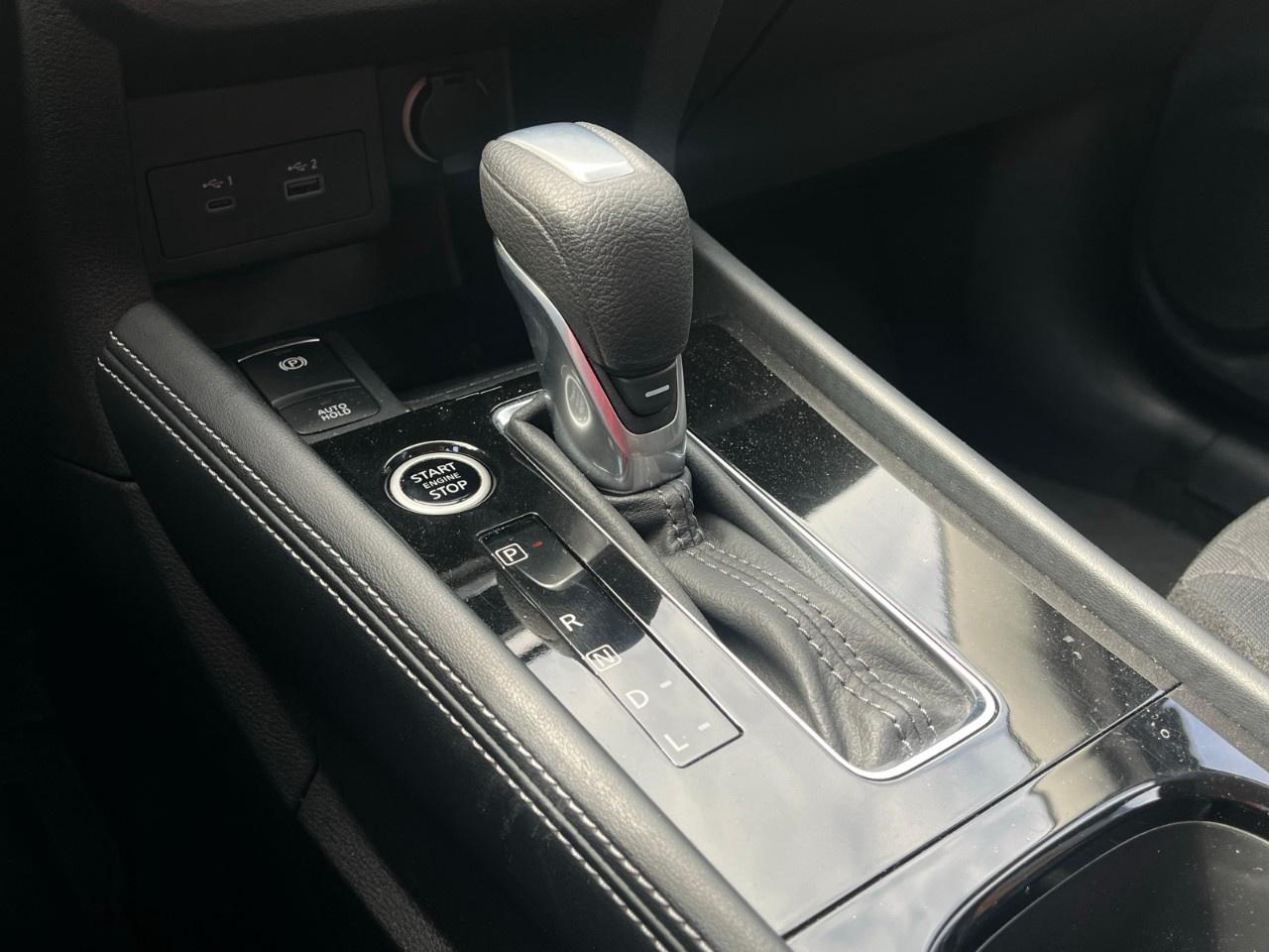 2025 Nissan Kicks Play SV FWD Photo