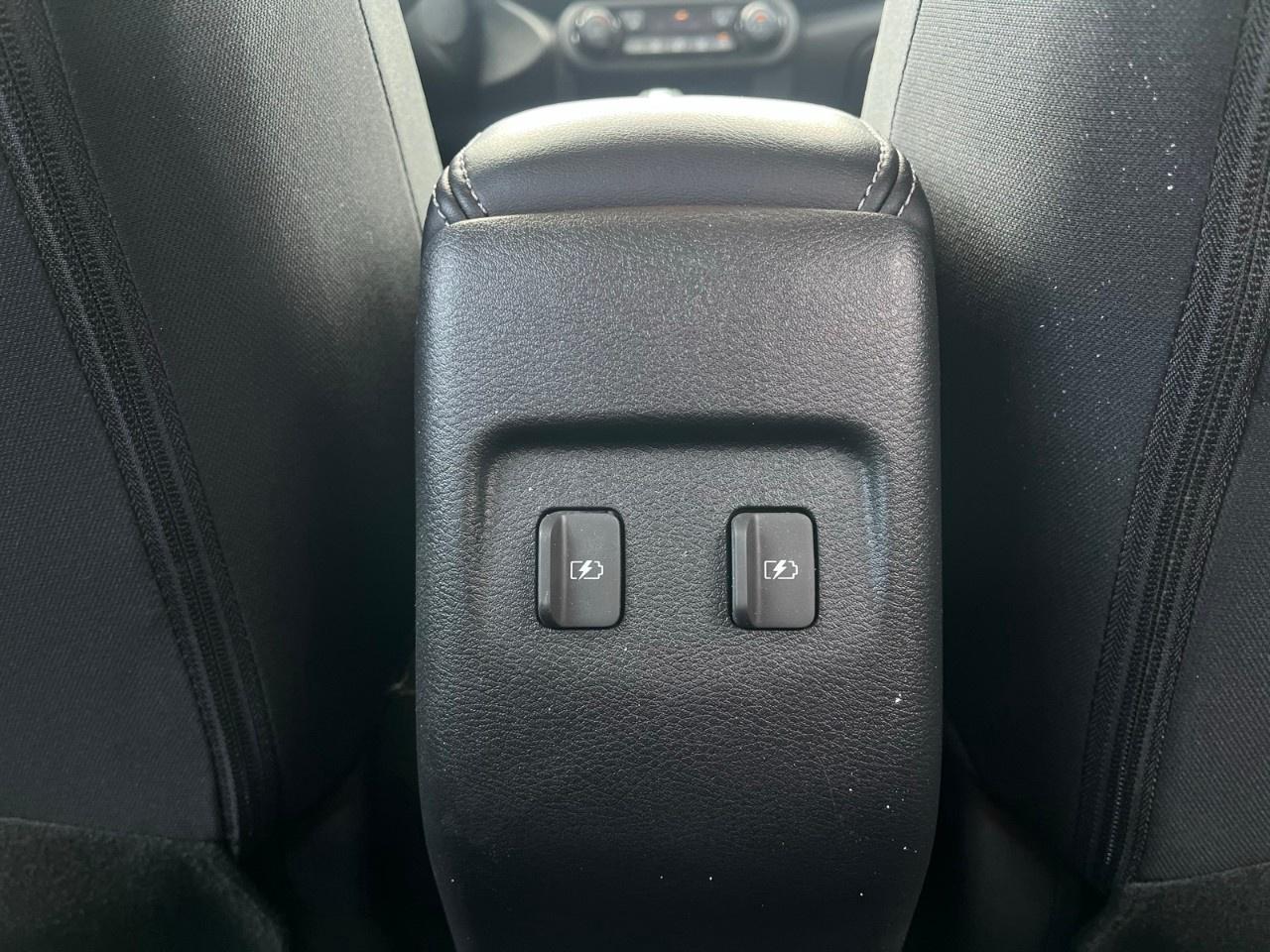 2025 Nissan Kicks Play SV FWD Photo