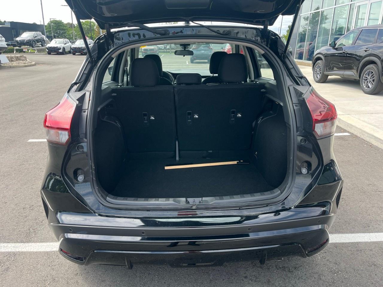 2025 Nissan Kicks Play SV FWD Photo