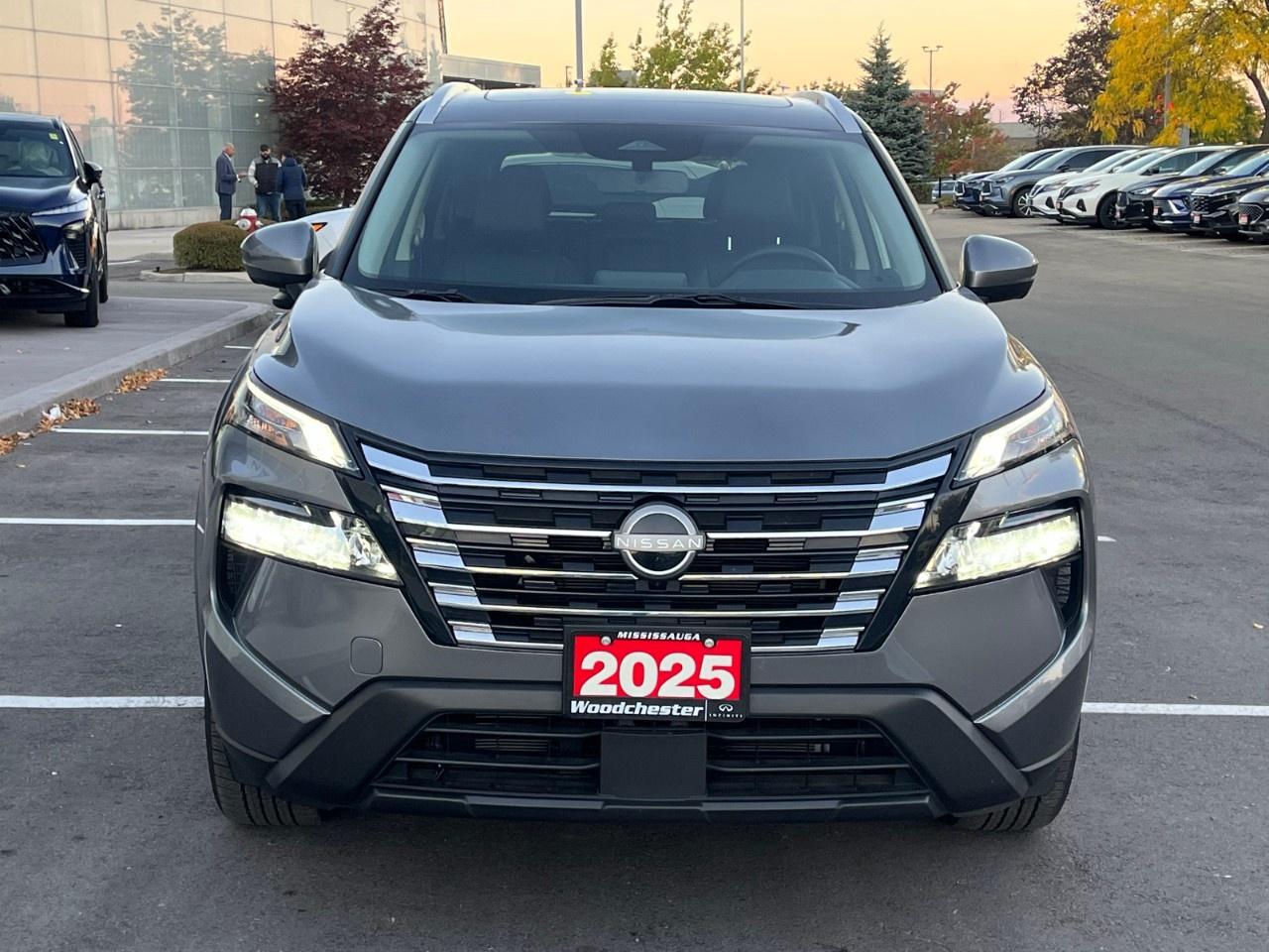 2025 Nissan Rogue AWD SV Moonroof Photo1