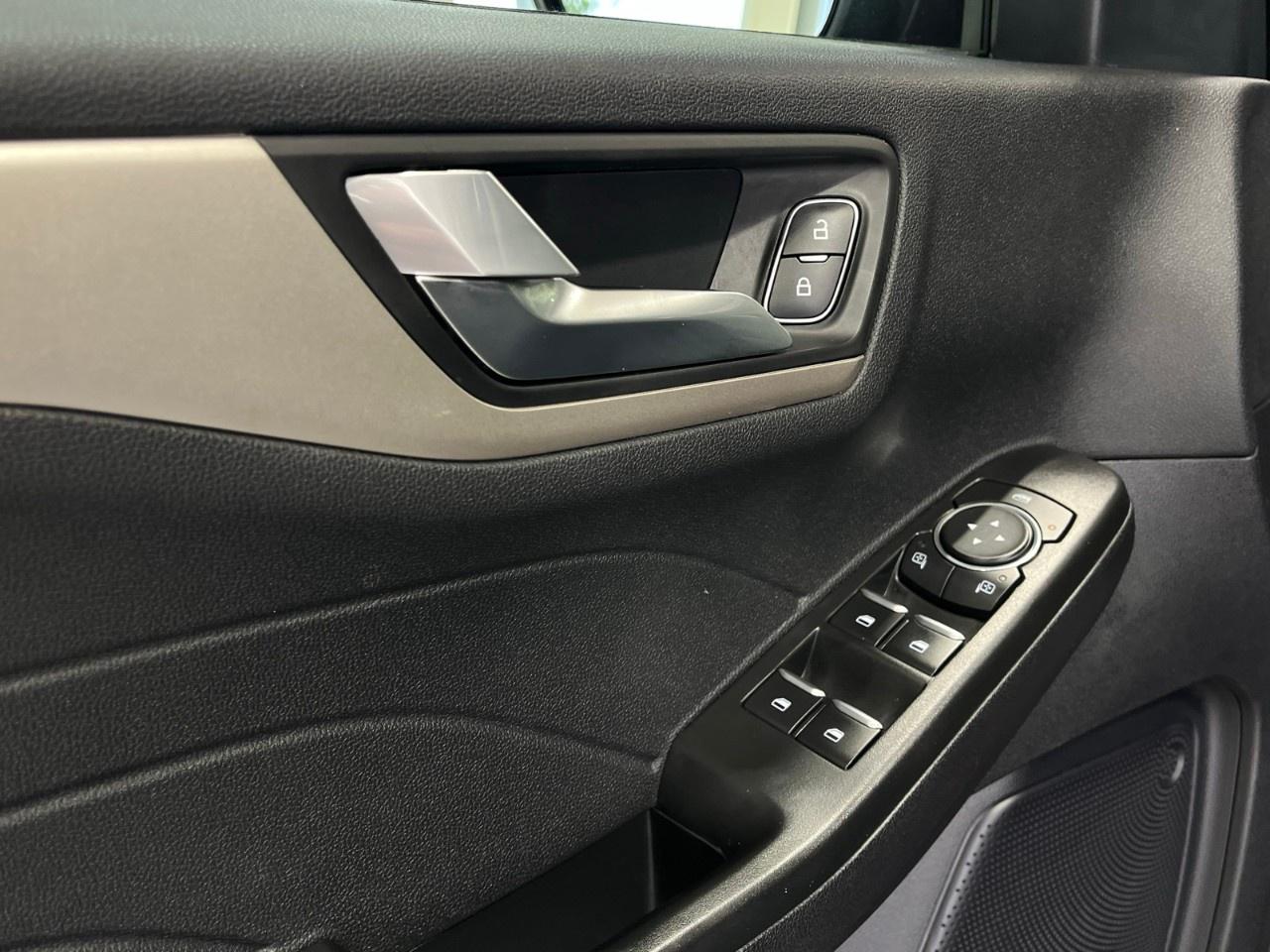 2022 Ford Escape SEL AWD Photo