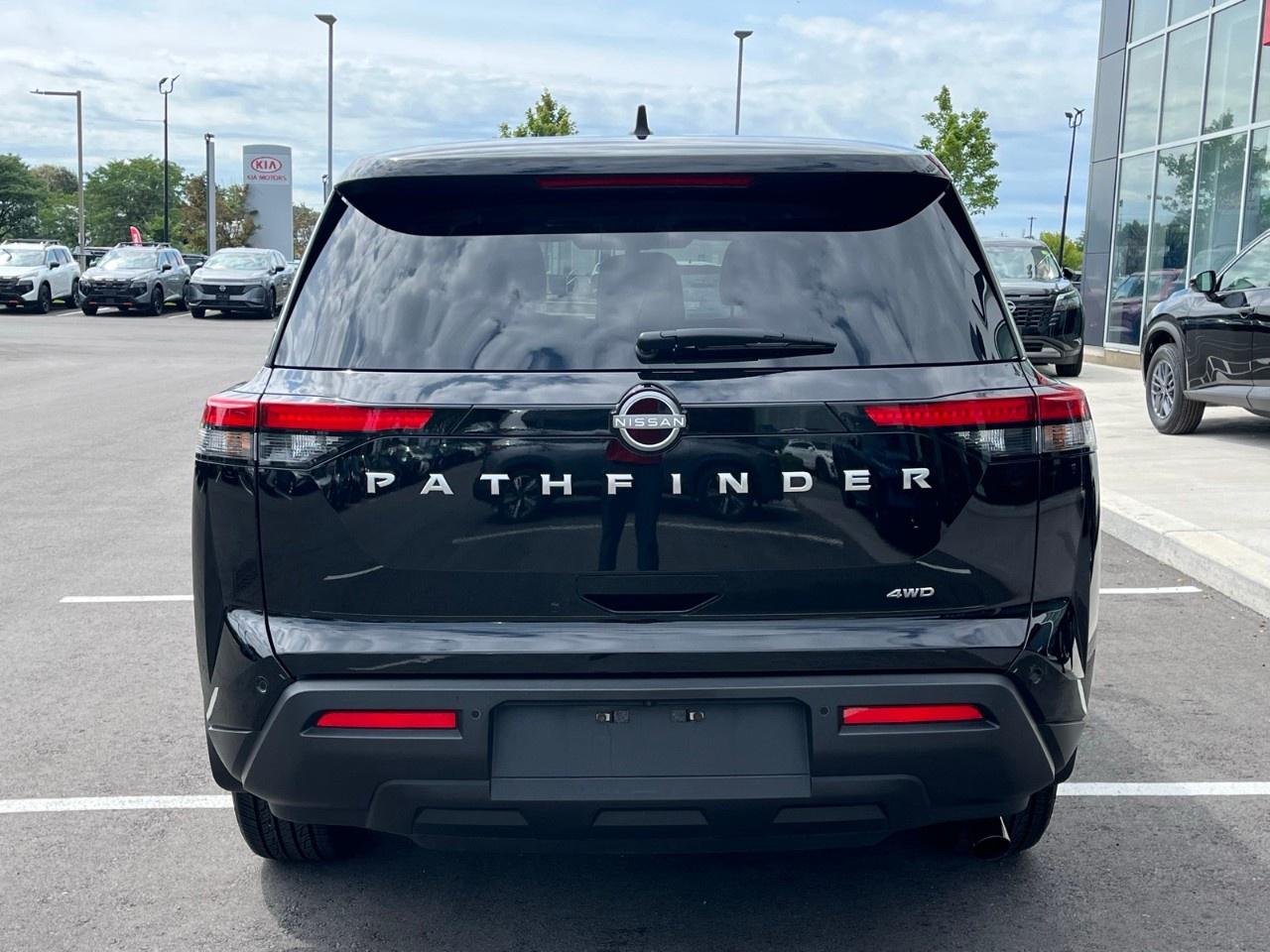 2025 Nissan Pathfinder S 4WD Photo