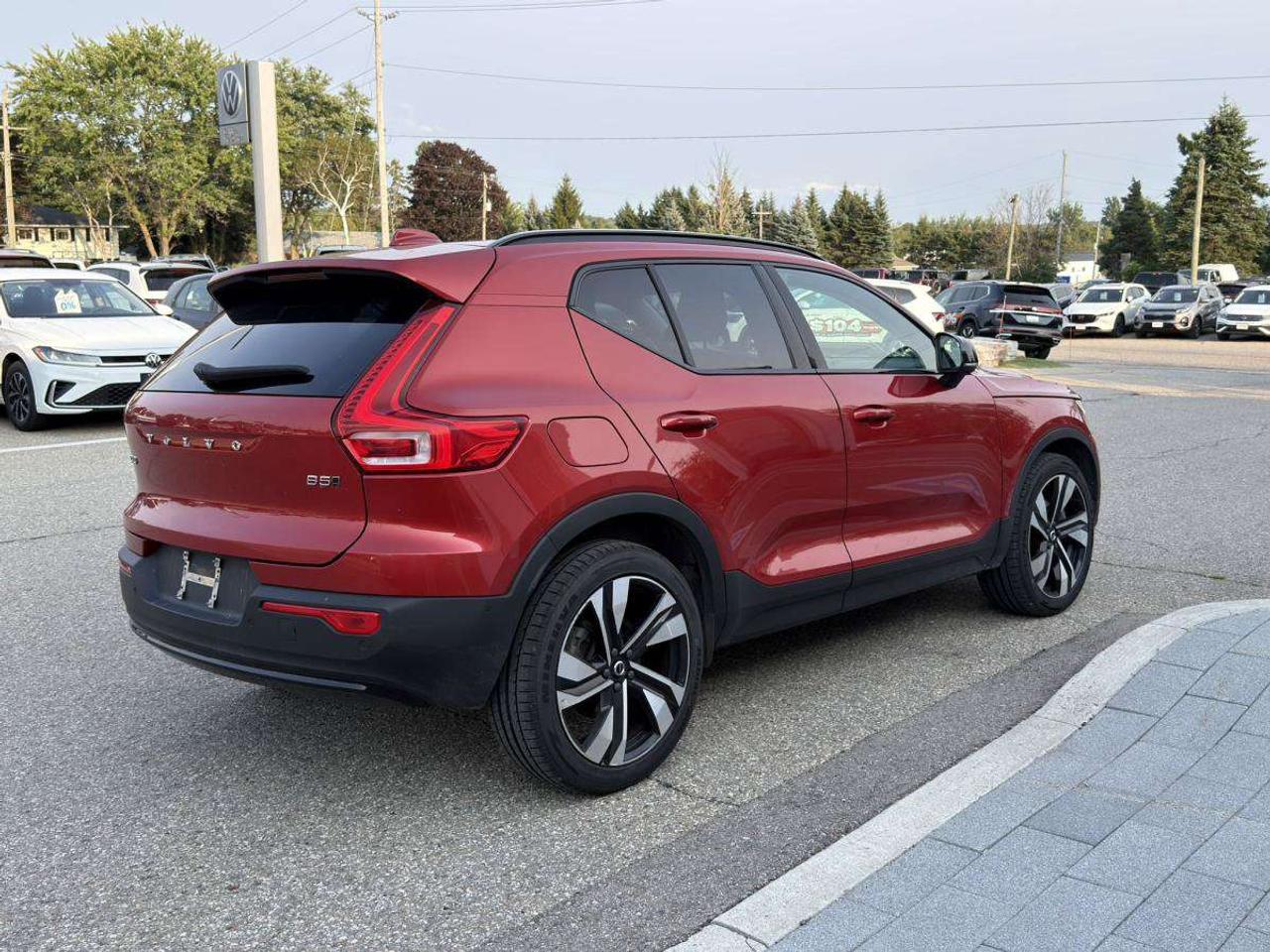 2024 Volvo XC40 B5 AWD Plus Dark Theme Photo