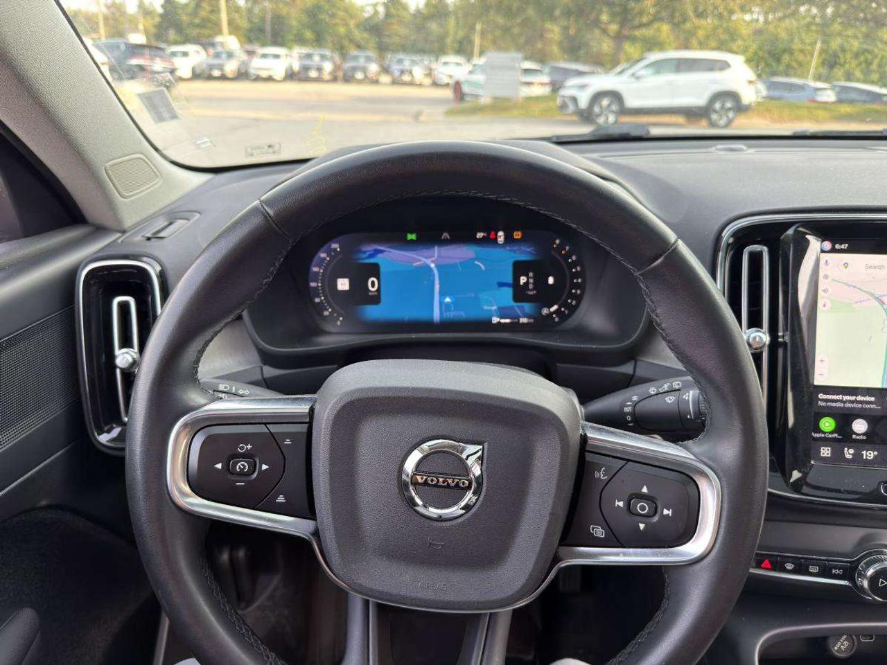 2024 Volvo XC40 B5 AWD Plus Dark Theme Photo