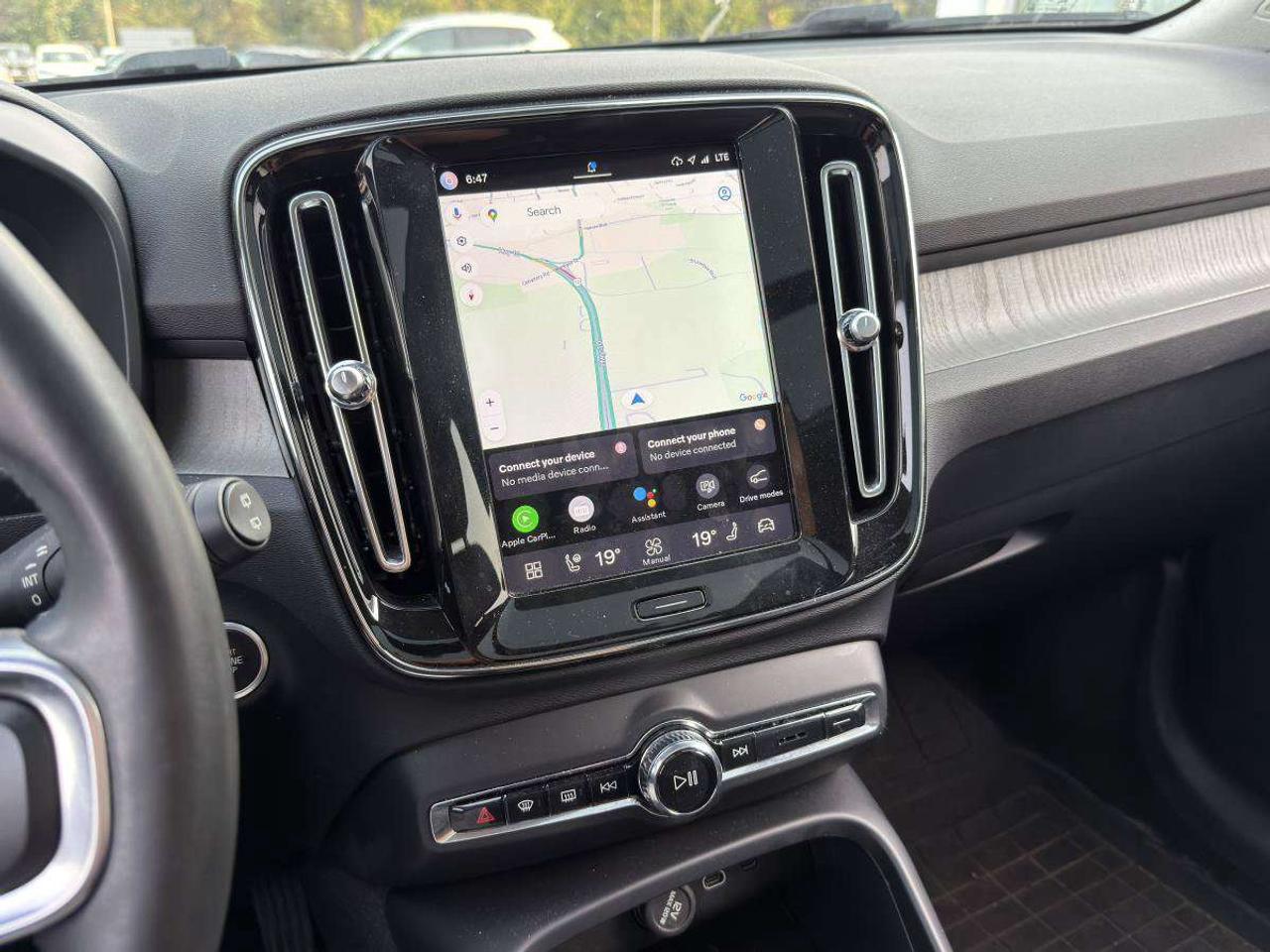 2024 Volvo XC40 B5 AWD Plus Dark Theme Photo