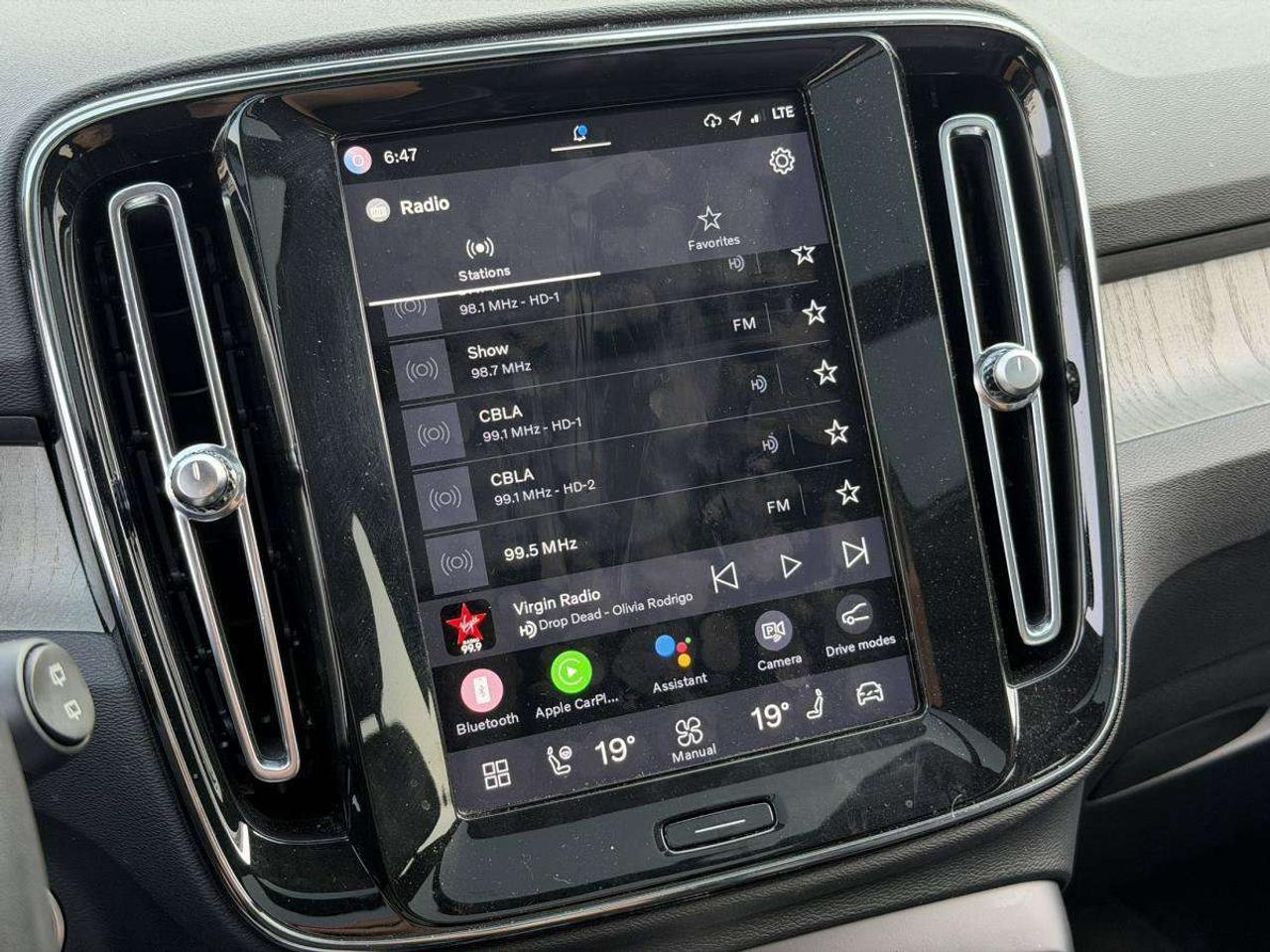 2024 Volvo XC40 B5 AWD Plus Dark Theme Photo