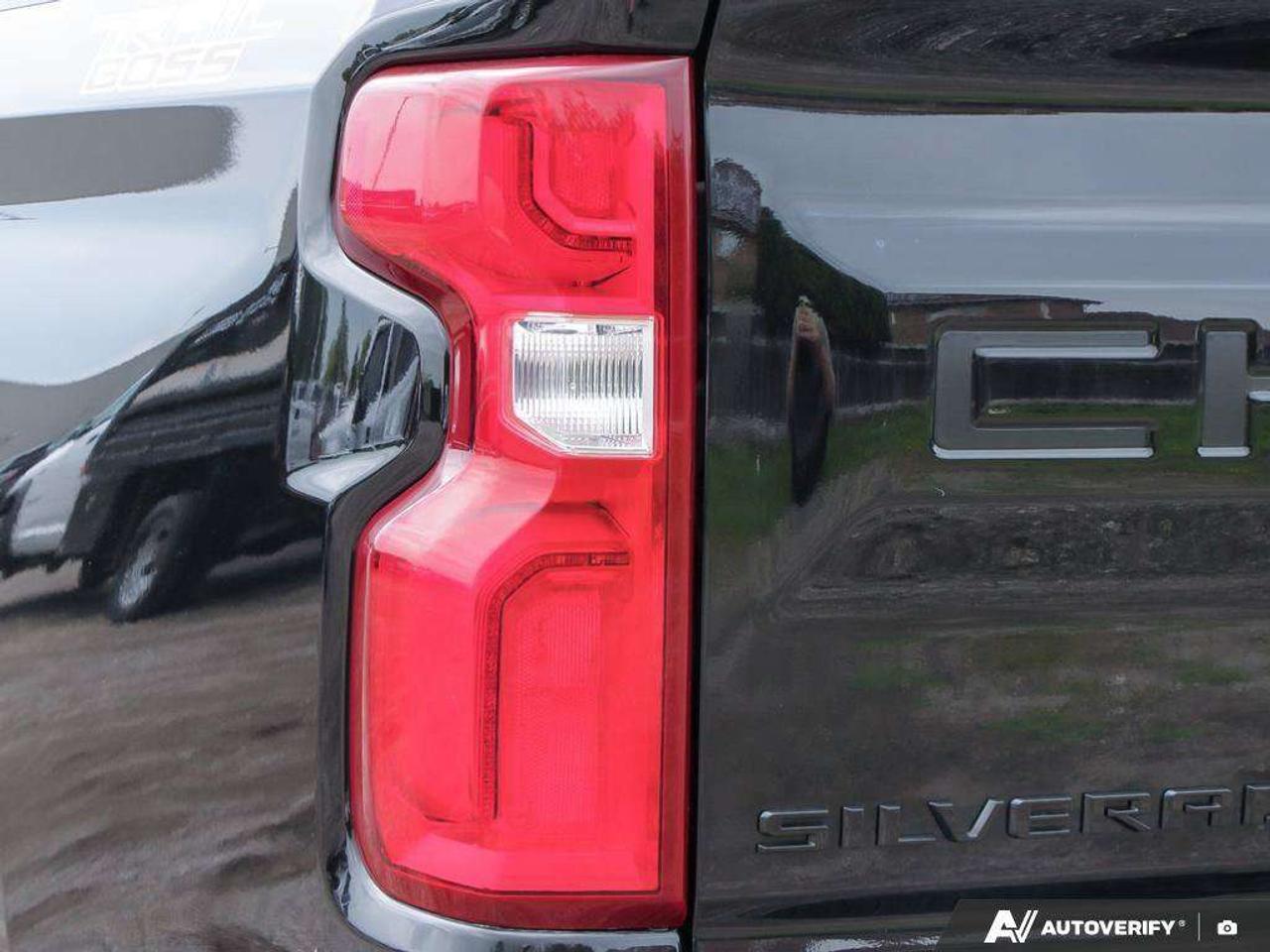 2021 Chevrolet Silverado 1500 LT TRAIL BOSS, 5.3L V8, 4X4, Z71 PGK, ALLOYS, LEATHER, SUNROOF, MACMASTER ORIGINAL, CERTIFIED PREOWNED! Photo