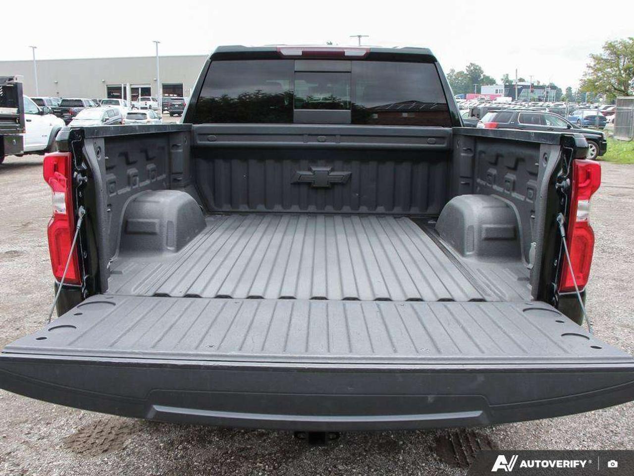 2021 Chevrolet Silverado 1500 LT TRAIL BOSS, 5.3L V8, 4X4, Z71 PGK, ALLOYS, LEATHER, SUNROOF, MACMASTER ORIGINAL, CERTIFIED PREOWNED! Photo
