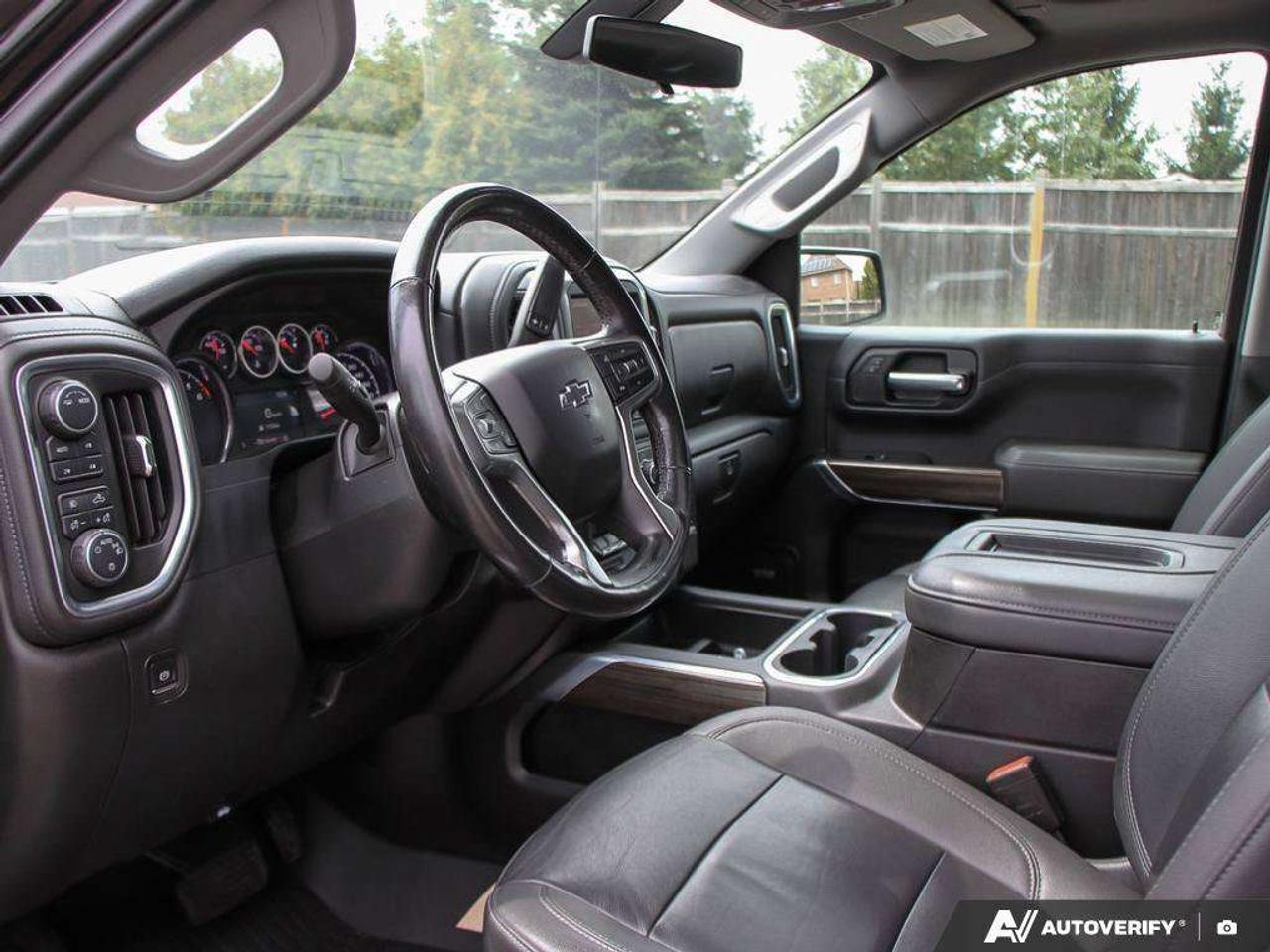 2021 Chevrolet Silverado 1500 LT TRAIL BOSS, 5.3L V8, 4X4, Z71 PGK, ALLOYS, LEATHER, SUNROOF, MACMASTER ORIGINAL, CERTIFIED PREOWNED! Photo