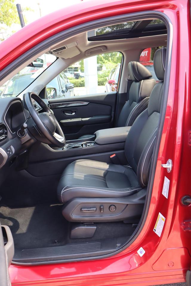 2025 Honda Pilot Touring 4dr All-Wheel Drive Photo