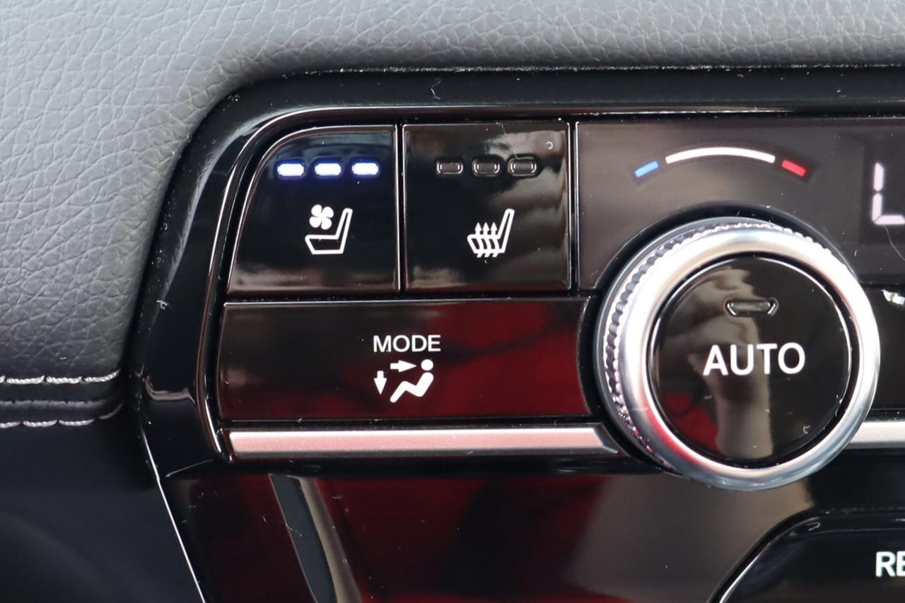 2025 Honda Pilot Touring 4dr All-Wheel Drive Photo