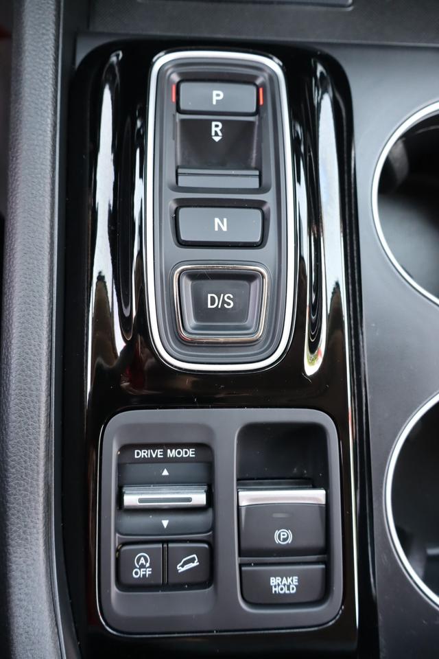 2025 Honda Pilot Touring 4dr All-Wheel Drive Photo