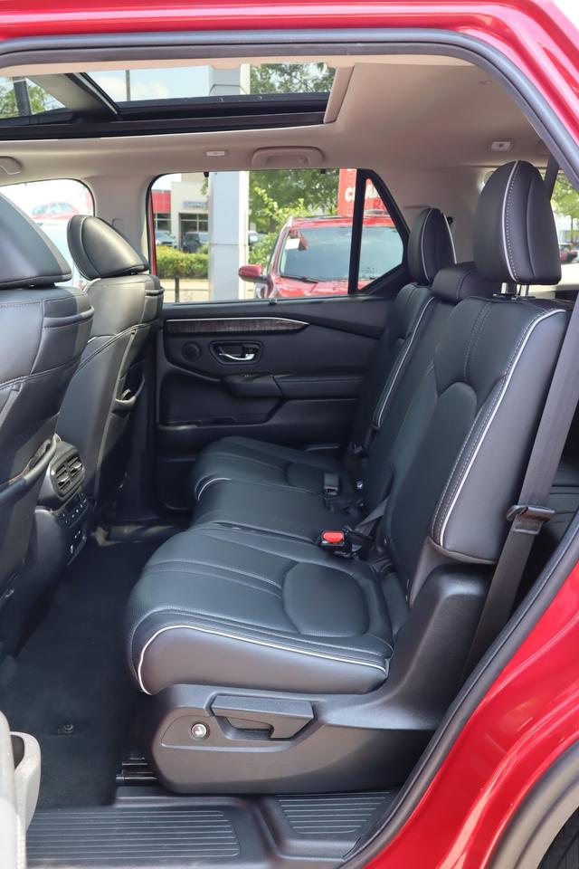 2025 Honda Pilot Touring 4dr All-Wheel Drive Photo
