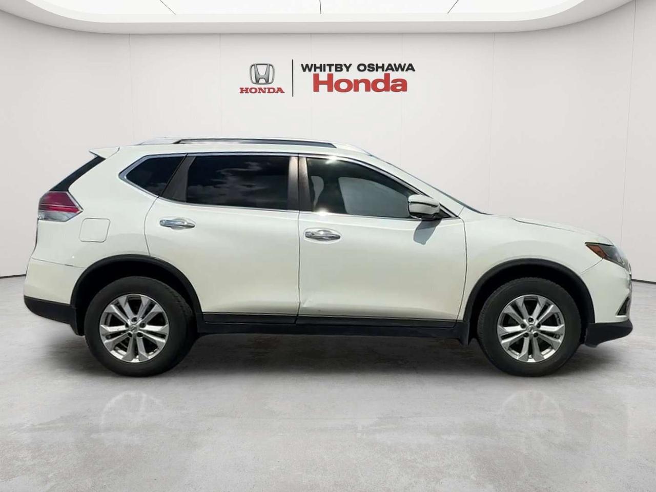 2016 Nissan Rogue SV Photo