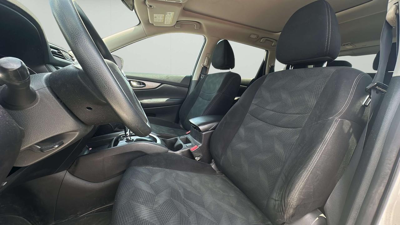 2016 Nissan Rogue SV Photo