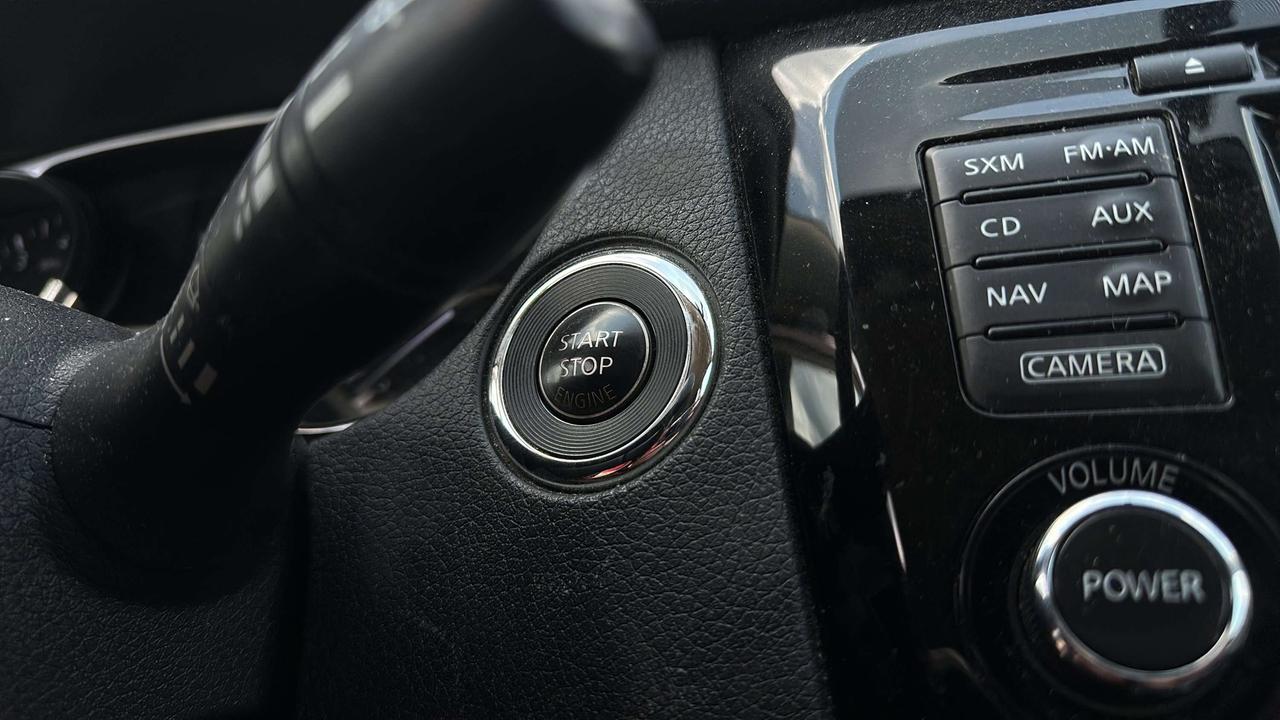 2016 Nissan Rogue SV Photo