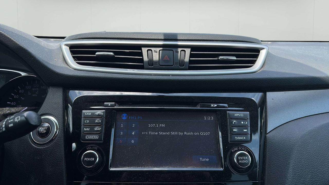2016 Nissan Rogue SV Photo