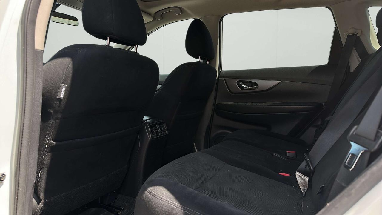 2016 Nissan Rogue SV Photo