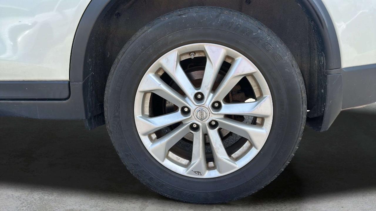 2016 Nissan Rogue SV Photo