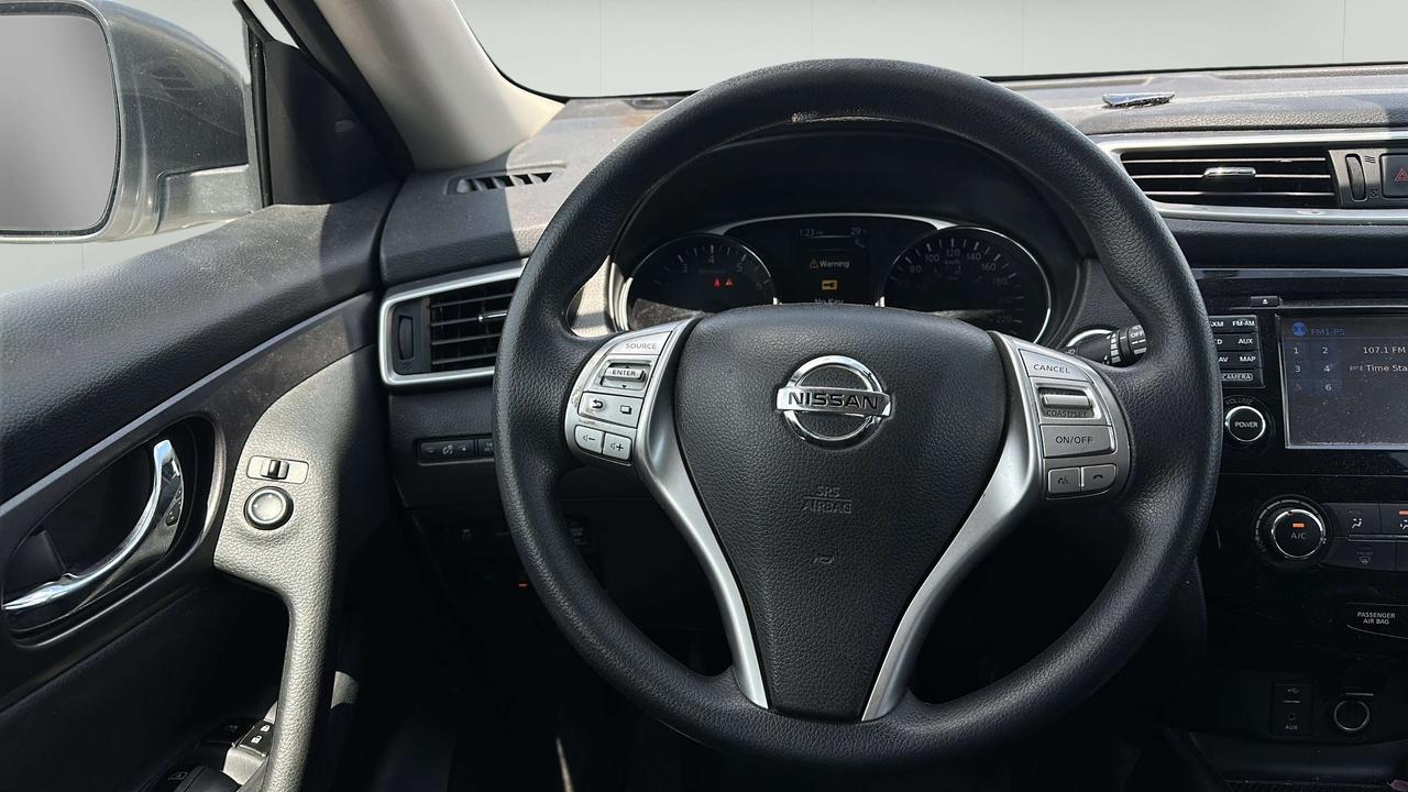 2016 Nissan Rogue SV Photo