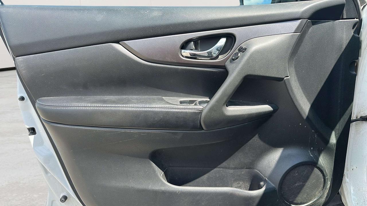 2016 Nissan Rogue SV Photo
