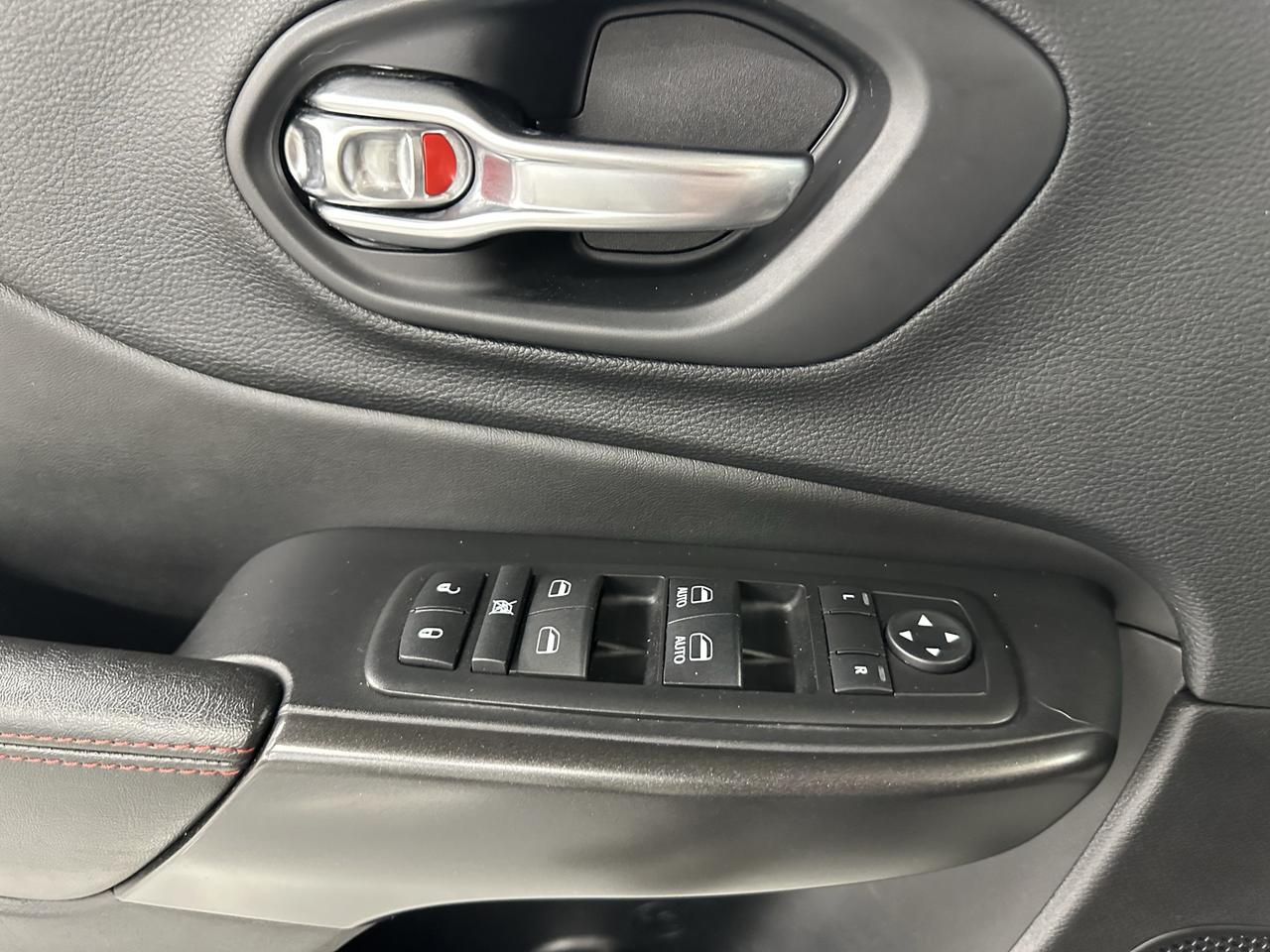 2019 Jeep Cherokee Trailhawk 4X4 Photo11