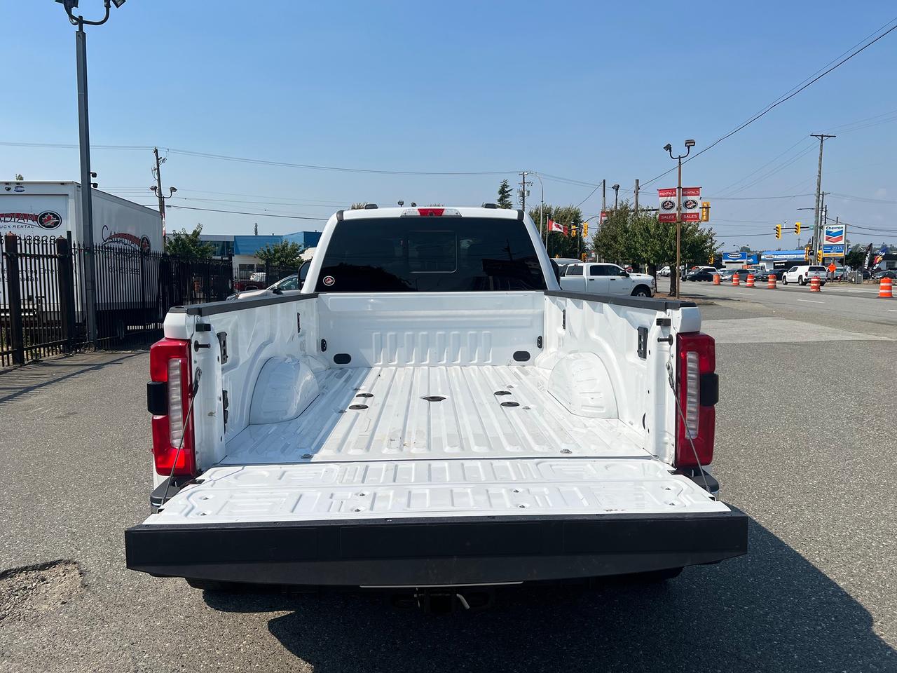 2026 Ford SUPER DUTY F-450 DRW LARIAT Photo
