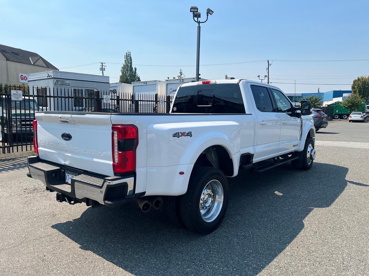 2026 Ford SUPER DUTY F-450 DRW LARIAT Photo