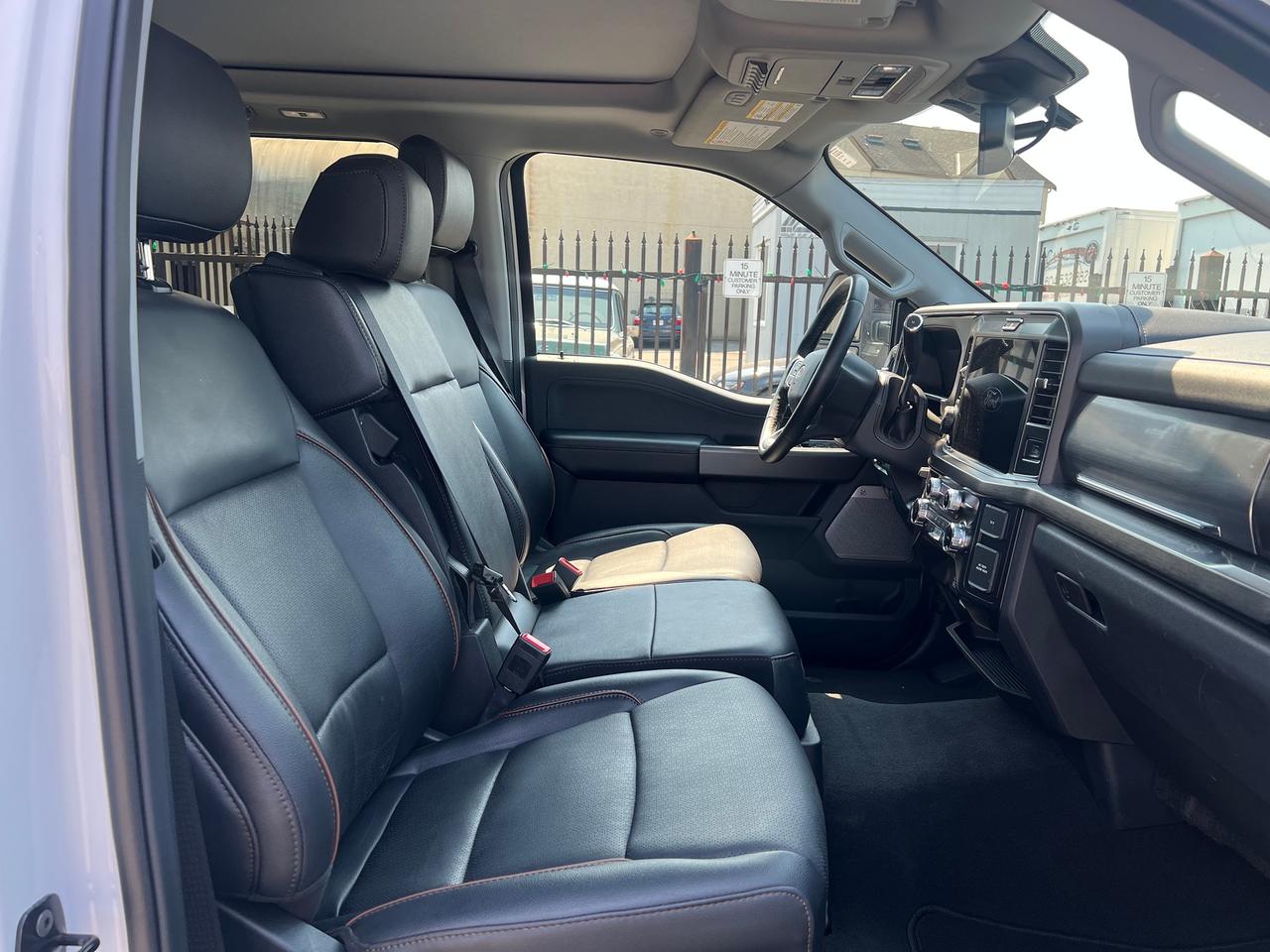 2026 Ford SUPER DUTY F-450 DRW LARIAT Photo