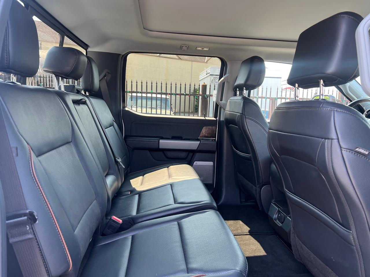 2026 Ford SUPER DUTY F-450 DRW LARIAT Photo