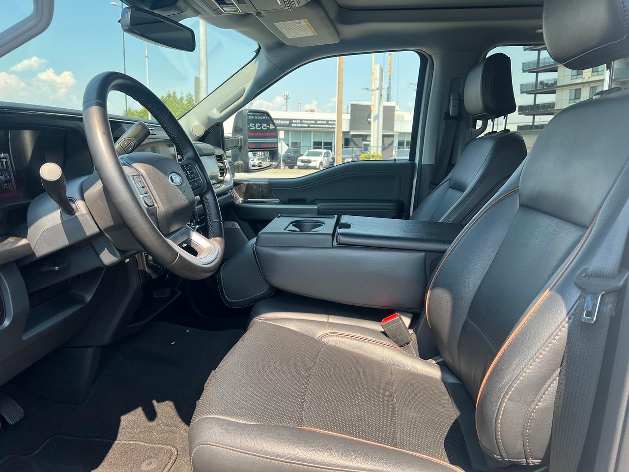 2026 Ford SUPER DUTY F-450 DRW LARIAT Photo
