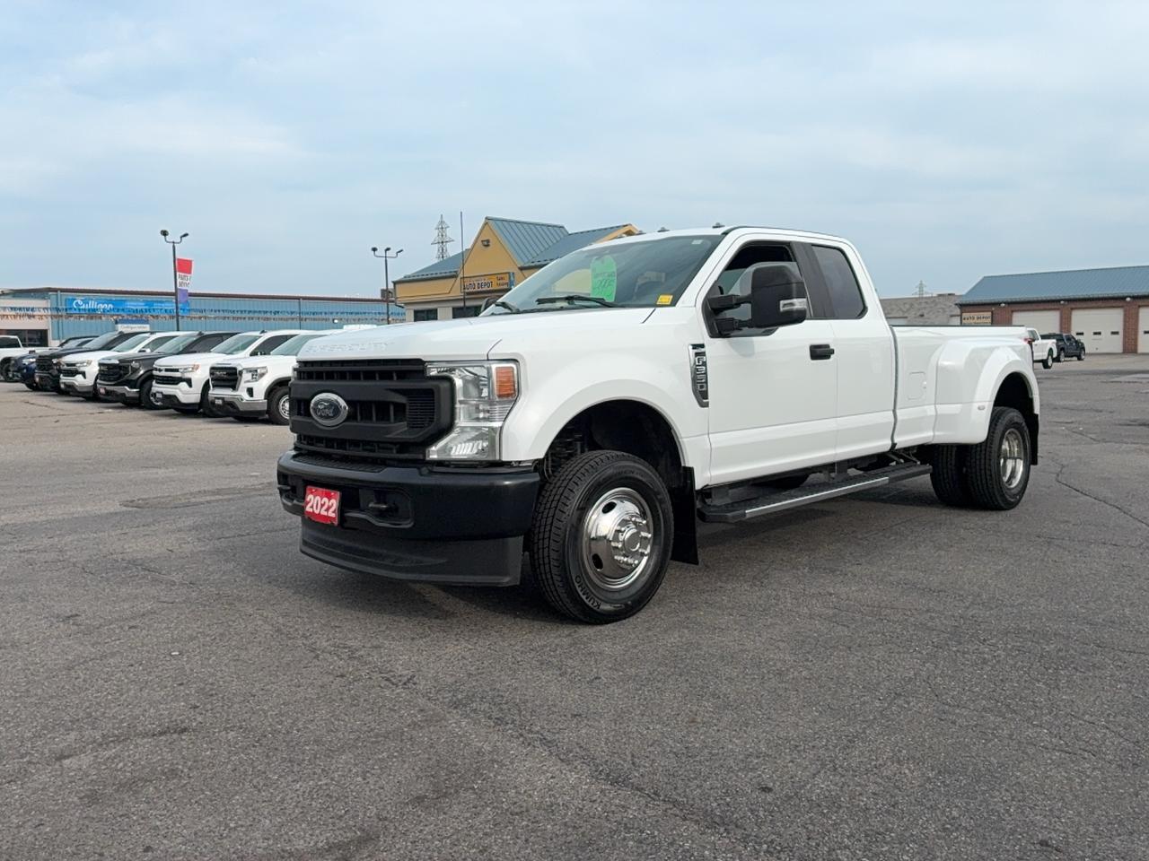 Used 2022 Ford SUPER DUTY F-350 DRW XL 4WD SuperCab 6.2L8cylGas  8' Box for sale in Brantford, ON