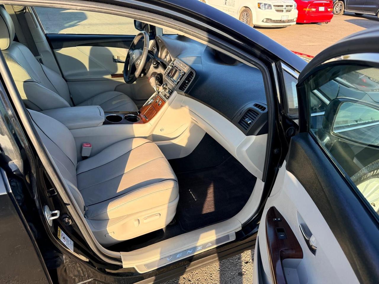 2010 Toyota Venza 4dr Wgn AWD Premium Package Photo