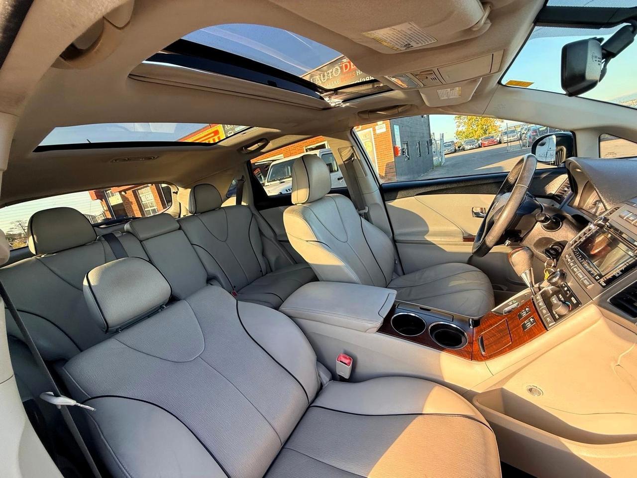 2010 Toyota Venza 4dr Wgn AWD Premium Package Photo