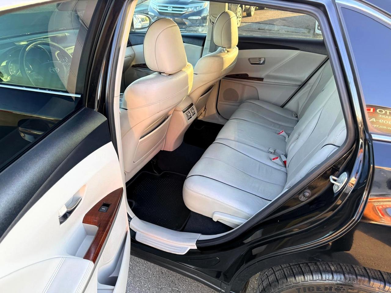 2010 Toyota Venza 4dr Wgn AWD Premium Package Photo