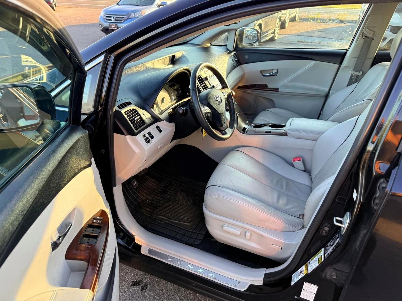 2010 Toyota Venza 4dr Wgn AWD Premium Package Photo