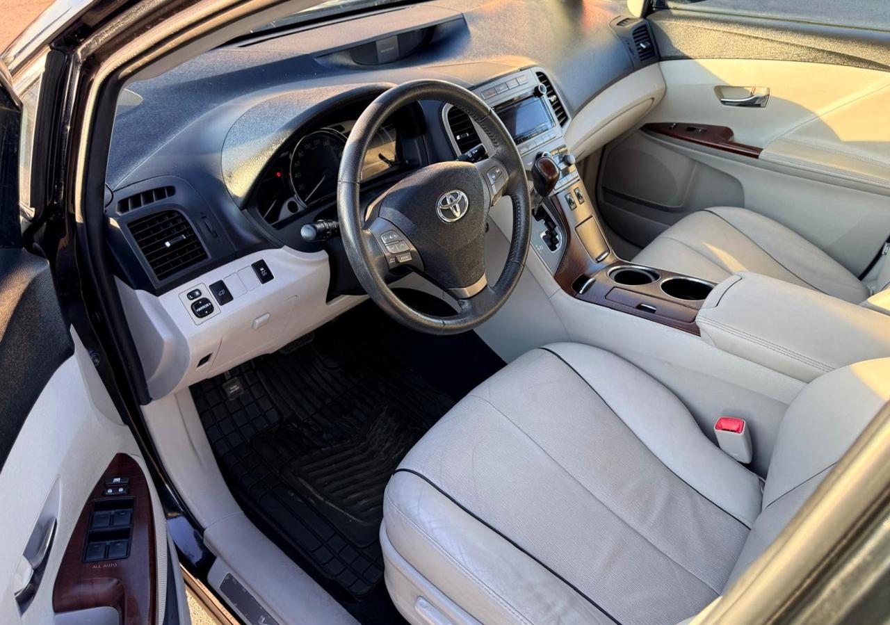 2010 Toyota Venza 4dr Wgn AWD Premium Package Photo