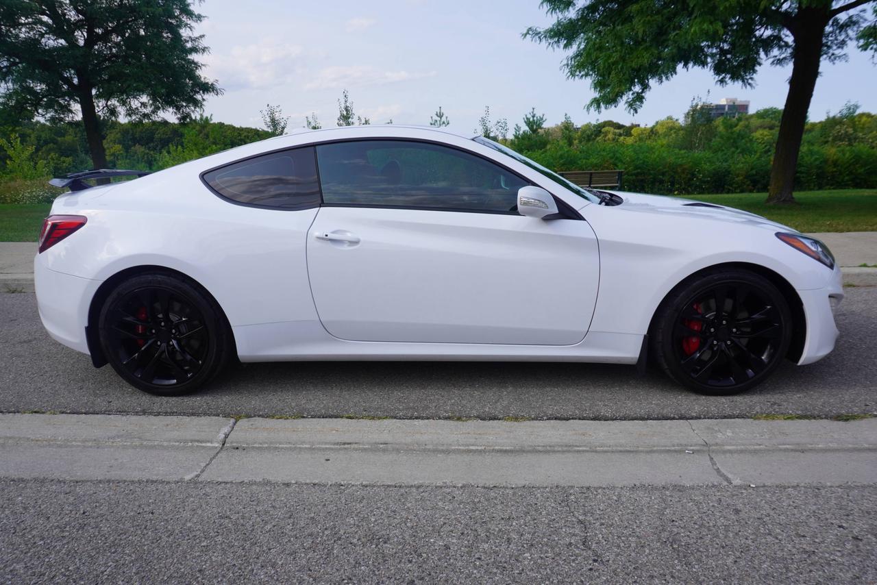 2016 Hyundai Genesis GT / 6 SPEED MANUAL / BREMBO'S / LOW KM'S / V6 / IMMACULATE SHAPE Photo
