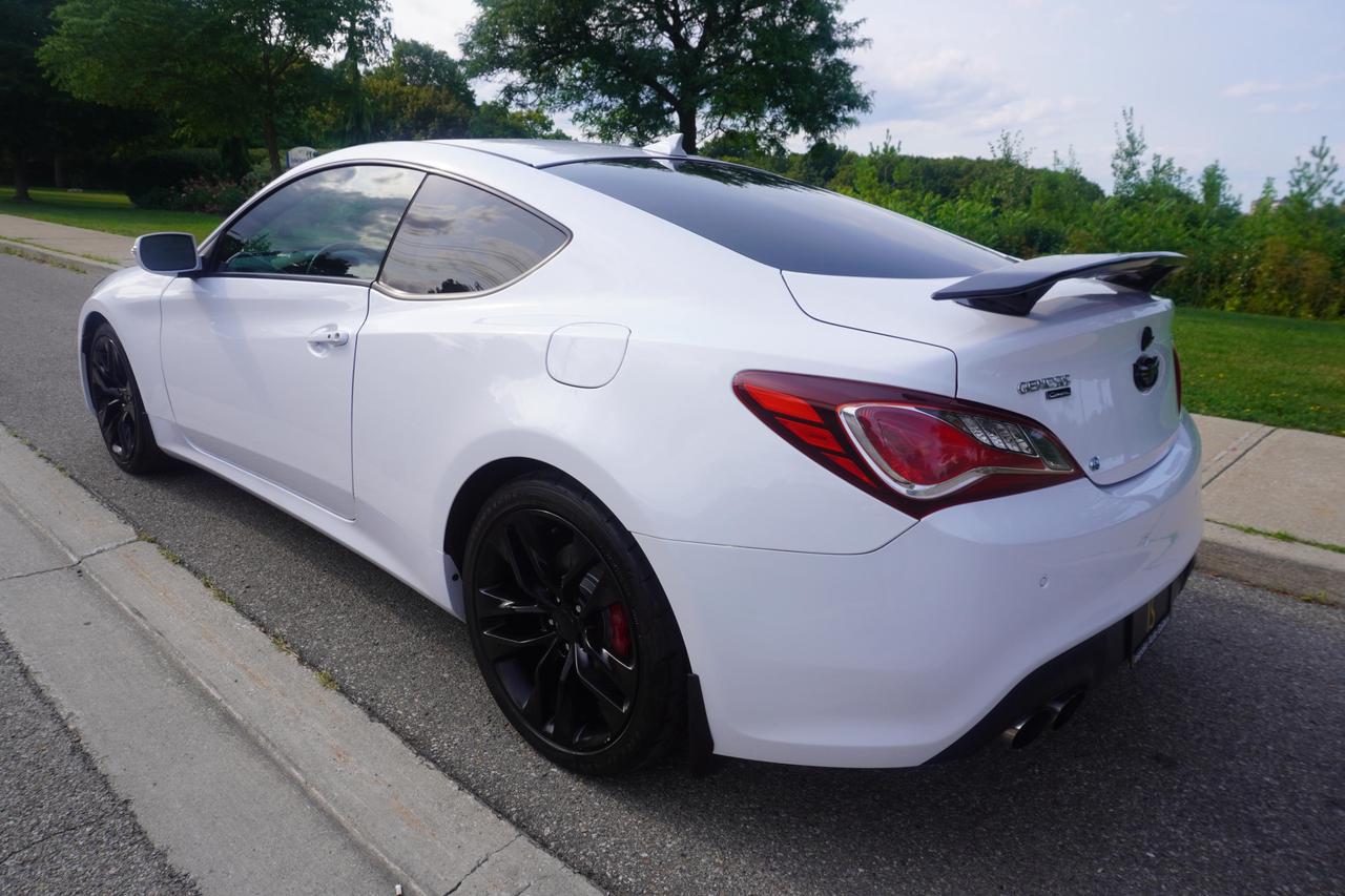 2016 Hyundai Genesis GT / 6 SPEED MANUAL / BREMBO'S / LOW KM'S / V6 / IMMACULATE SHAPE Photo2