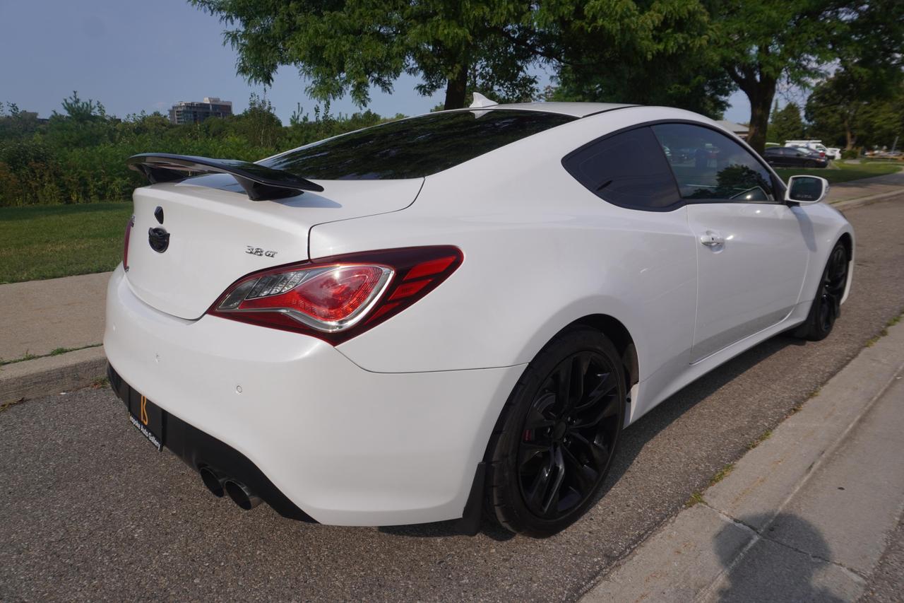 2016 Hyundai Genesis GT / 6 SPEED MANUAL / BREMBO'S / LOW KM'S / V6 / IMMACULATE SHAPE Photo