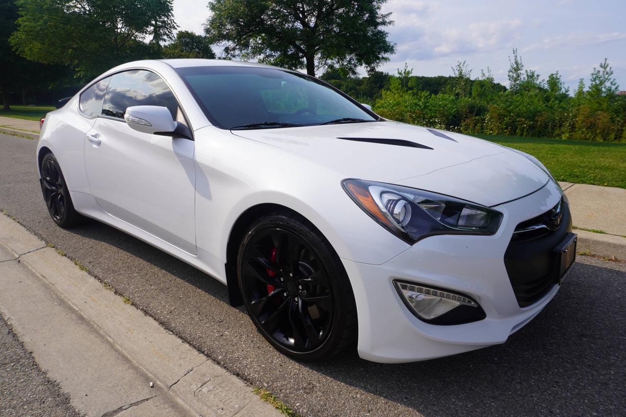 2016 Hyundai Genesis GT / 6 SPEED MANUAL / BREMBO'S / LOW KM'S / V6 / IMMACULATE SHAPE Photo